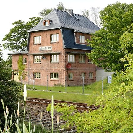 Bahnhof Hohen Mistorf Apartment Екстериор снимка