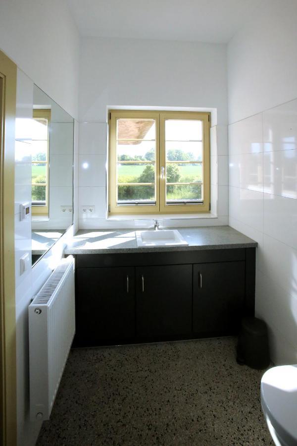 Bahnhof Hohen Mistorf Apartment Екстериор снимка