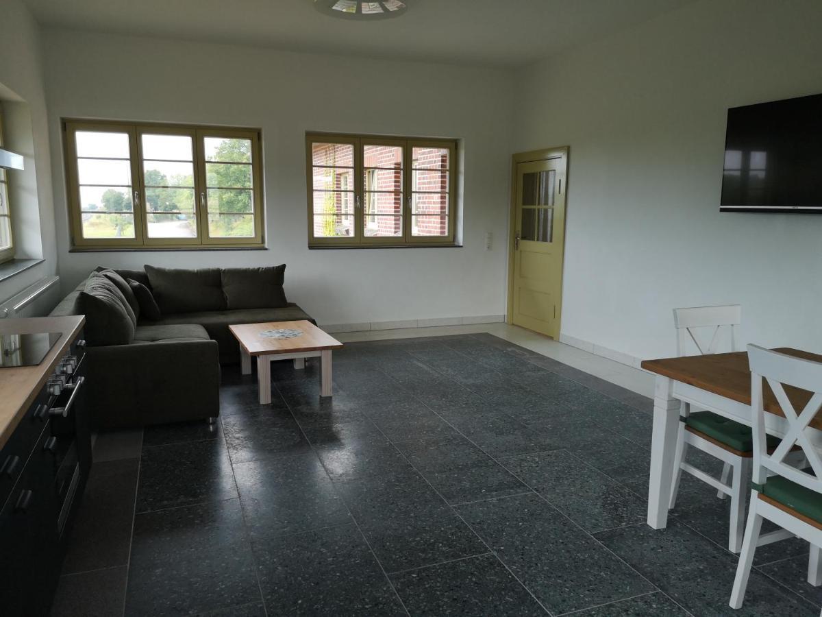 Bahnhof Hohen Mistorf Apartment Екстериор снимка