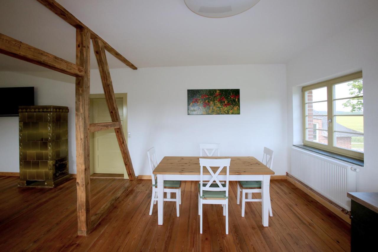 Bahnhof Hohen Mistorf Apartment Екстериор снимка