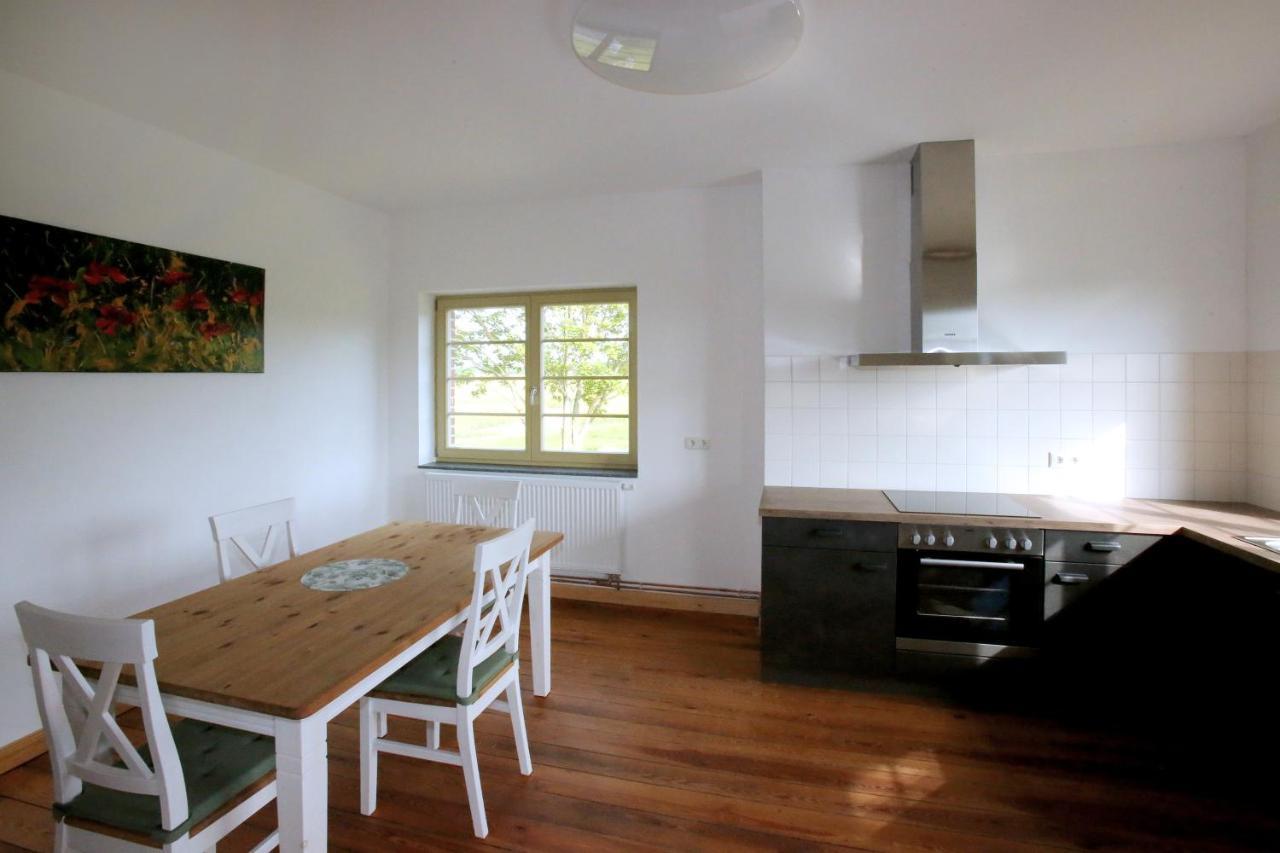 Bahnhof Hohen Mistorf Apartment Екстериор снимка