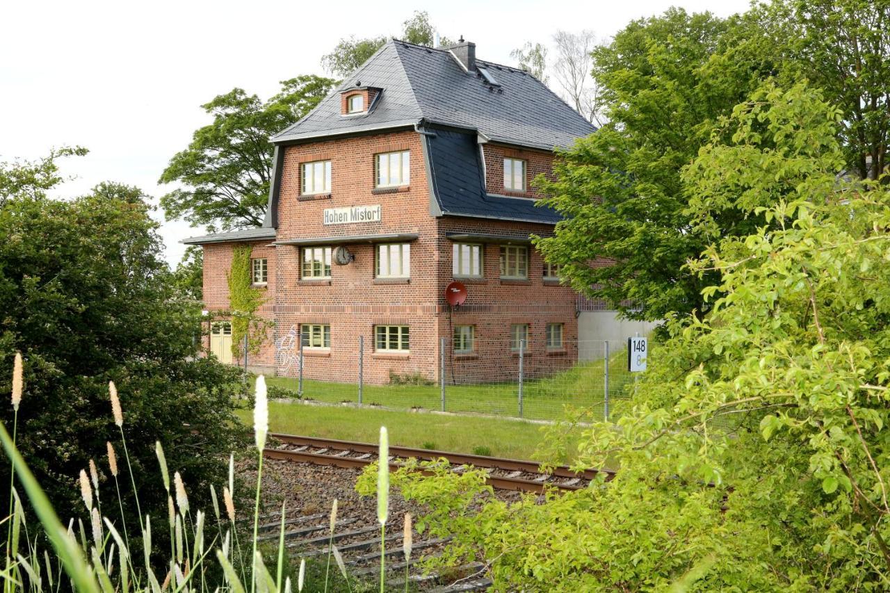 Bahnhof Hohen Mistorf Apartment Екстериор снимка